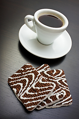 포토 JPG 해외이미지 그릇 접시 음료 음식 콩 따뜻함 옥수수 요리 사람없음 컵 쿠키 케이크 검은색 중국 뜨거움 맛 설탕 굽기 컵받침 향기 브라질 에스프레소 다과 모카 카페인 해외202004 해외포토 식기 아시아 커피 컬러 컨셉 디저트 곡류 남아메리카 구이 받침대 냄새 파일형식 이미지허브