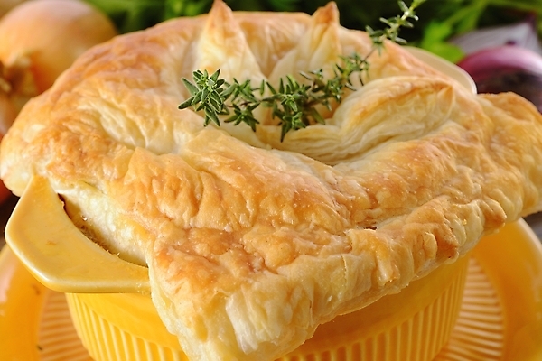 포토 JPG 해외이미지 접시 음식 빵 채소 양파 치즈 주택 따뜻함 건강 요리 사람없음 갈색 노란색 식사 저녁식사 어둠 프랑스 신선 뜨거움 사발 맛 수프 굽기 만취 허브 스위스 유기농 냅킨 성분 내추럴 프랑스어 점심식사 모짜렐라치즈 백리향 핸드메이드 해외202004 해외포토 식물 문자 식기 웰빙 유럽 컬러 컨셉 유제품 건물 사기그릇 구이 술취함 파일형식 이미지허브