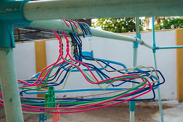 포토 JPG 해외이미지 드레스 옷 백그라운드 셔츠 주택 정장 사람없음 목재 컬러풀 유행 세일 상점 금속 공백 재킷 장비 코트 흰색 직물 장롱 옷걸이 수집 오브젝트 싱글 소매 고립 신발장 스타일 해외202004 해외포토 나무 컬러 가구 상의 재료 재질 건물 외투 파일형식 이미지허브