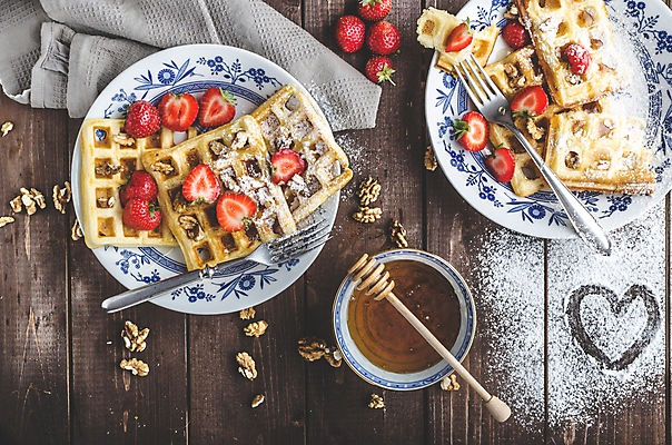 포토 JPG 해외이미지 접시 열매 음식 백그라운드 과일 딸기 아침 디저트 발렌타인데이 건강 사람없음 목재 빨간색 과자 초콜릿 얼음 식사 빵집 견과류 튀김 흰색 시골 대접 신선 황금 달콤 맛 아침식사 굽기 먹기 크림 유기농 벨기에 시럽 와플 점심식사 고립 바이오 페스츄리 핸드메이드 해외202004 해외포토 주간 자연요소 나무 식물 식기 웰빙 빵 컬러 컨셉 재료 모션 데이이벤트 상점 구이 서유럽 파일형식 이미지허브
