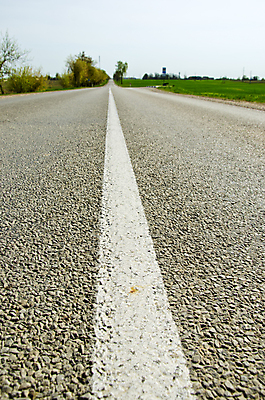 포토 JPG 해외이미지 도로 백그라운드 교통시설 하늘 표면 안전 풍경 사람없음 야외 회색 흰색 고속도로 아스팔트 땅 사인 속도 땅바닥 수평선 해외202004 해외포토 길 컬러 교통 바닥 시설 파일형식 이미지허브
