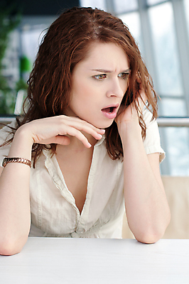 포토 JPG 해외이미지 백인 직업 학생 여자 감정 얼굴 비즈니스 통신 모바일 노동자 세포 한명 사람 성인 스마트폰 사무실 놀람 카페 슬픔 흰색 표현 잡기 비즈니스우먼 무선전화기 전화기 부름 소통 심각 셀룰러 해외202004 해외포토 서양인 1 컬러 컨셉 모션 표정 신체부위 핸드폰 스마트기기 상점 직장인 파일형식 이미지허브