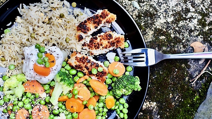 포토 JPG 해외이미지 음식 채소 밥 건강 어류 요리 사람없음 초록색 주방 저녁식사 당근 맛 완두콩 점심식사 채식주의자 해외202004 해외포토 컬러 컨셉 콩 뿌리채소 식사 수중동물 채식 파일형식 이미지허브