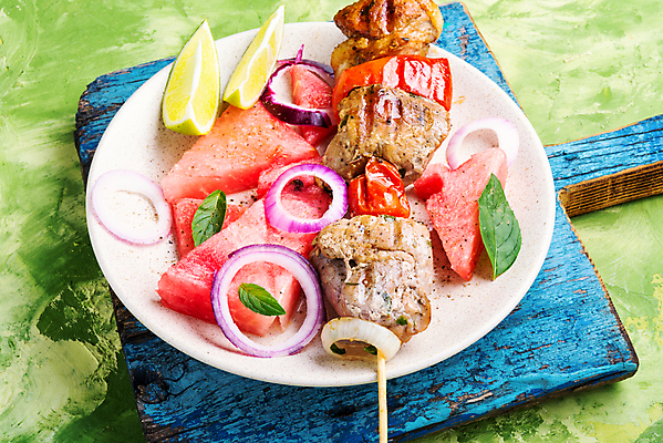 포토 JPG 해외이미지 접시 음식 컨셉 과일 수박 패스트푸드 육류 돼지고기 요리 사람없음 여름 소풍 식당 저녁식사 소고기 꼬치 맛 그릴 바비큐 굽기 레시피 점심식사 케밥 러시아인 송아지고기 스페인어 인기 해외202004 해외포토 서양인 식기 계절 식재료 주방용품 야외활동 상점 식사 인스턴트 구이 파일형식 이미지허브