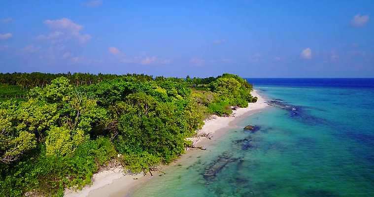 포토 JPG 해외이미지 바다 섬 백그라운드 자연 하늘 휴가 휴식 안테나 풍경 사람없음 물 여름 파란색 모래사장 맑음 흰색 모래언덕 석호 몰디브 드론 터키석 파라다이스 해외202004 해외포토 자연요소 계절 아시아 컬러 컨셉 통신 날씨 보석 언덕 생태계 파일형식 이미지허브