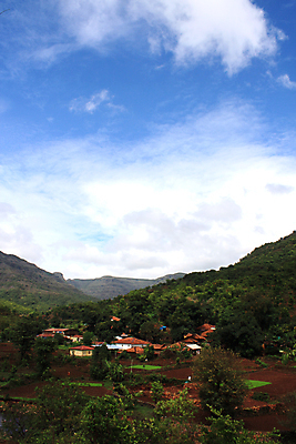 포토 JPG 해외이미지 자연 하늘 산 풍경 사람없음 파란색 마을 계곡 언덕 그림 장면 내추럴 산악지대 해외202004 해외포토 컬러 생태계 파일형식 이미지허브