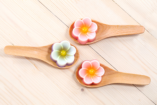 포토 JPG 해외이미지 접시 꽃 문화 어린이 음식 백그라운드 재료 태국 디저트 서브 요리 웃음 사람없음 초록색 컬러풀 식사 흰색 시간 달콤 맛 보호 고민 젤리 층 흙더미 멀티 해외202004 해외포토 식물 식기 감정 아시아 컬러 컨셉 표정 사람 흙 파일형식 더미 이미지허브