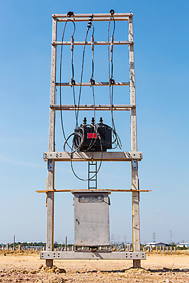 포토 JPG 해외이미지 식물 산업 선 공장 하늘 경고 사람없음 파란색 환경 탑 힘 장비 발전기 에너지 네트워크 역 위험 땅 순환 전염 철사 볼트 시스템 봉 철탑 지휘자 스위치 공학 변압기 분배 전압 전환 철강 현재 공급 해외202004 해외포토 건축물 교육 컬러 컨셉 공업 교통시설 모션 음악가 발전소 공구 질병 감염 파일형식 이미지허브