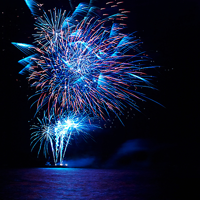 포토 JPG 해외이미지 행복 크리스마스 하늘 사람없음 빨간색 물 검은색 미국 업무 연기 폭발 제비꽃 쇼 경례 7월 독립 해외202004 해외포토 자연요소 기념일 꽃 감정 컬러 북아메리카 인사 작업 날짜 파일형식 이미지허브