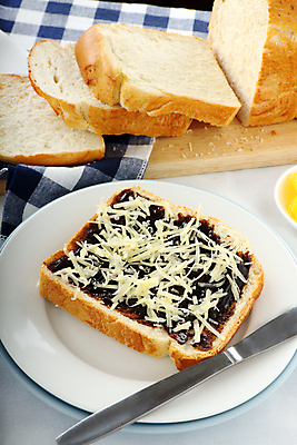 포토 JPG 해외이미지 접시 음식 빵 조각 치즈 샌드위치 건강 요리 사람없음 펼침 칼 맛 아침식사 브런치 번짐 성분 덩어리 점심식사 무생채 영양분 채식주의자 해외202004 해외포토 식기 컨셉 모션 유제품 식사 채식 파일형식 효과 이미지허브