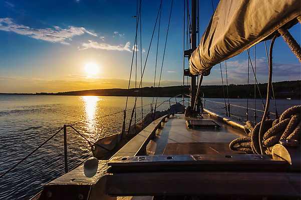포토 JPG 해외이미지 라이프스타일 파도 여행 자연 하늘 바람 휴식 항해 풍경 사람없음 여름 파란색 빛 햇빛 태양 노란색 일출 맑음 일몰 자유 보트 저녁 수평선 해외202004 해외포토 자연요소 계절 바다 컬러 컨셉 배_교통 날씨 생활 노을 야간 생태계 파일형식 이미지허브
