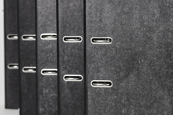 포토 JPG 해외이미지 직업 학생 교육 종이 안경 비즈니스 주택 사람없음 사무실 쌓기 상점 쪽지 정보 기록 반지 오픈 구멍 닫기 심볼 책상 보고서 준비 아치 파일 클립 폴더 질서 목록 보관소 조작 해외202004 해외포토 잡화 가구 장신구 모션 건물 예절 저장 파일형식 이미지허브