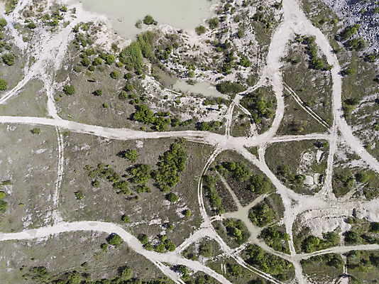 포토 JPG 해외이미지 유럽 산업 도로 길 지구 백그라운드 패턴 추상 건조 사람없음 가로 경제 환경 검은색 힘 기계 흙 손상 사막 업무 균열 땅 오브젝트 질감 먼지 진흙 가뭄 흙더미 폴란드 드론 로딩 석탄 옛날 해외202004 해외포토 나라 컬러 컨셉 무늬 교통시설 모션 날씨 작업 파일형식 더미 이미지허브