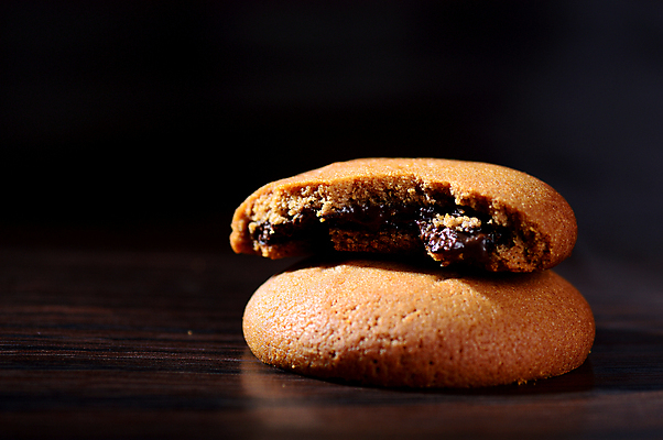 포토 JPG 해외이미지 백그라운드 사람없음 갈색 크래커 쿠키 초콜릿 검은색 축하 달콤 설탕 카카오 해외202004 해외포토 컬러 컨셉 디저트 맛 파일형식 이미지허브