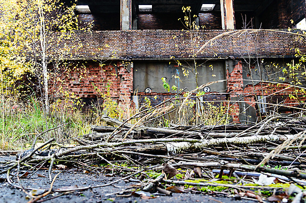 포토 JPG 해외이미지 산업 벽 백그라운드 건축양식 창문 공장 유리 벽돌 직장 사람없음 내부 건물 빛 금속 검은색 어둠 수확 도시 폐기물 위험 버리기 창고 복고 먼지 낭비 구식 그런지 깨짐 방치 썩음 옛날 철강 파멸 해외202004 해외포토 건축물 건축 컬러 컨셉 농업 회사 공업 모션 재질 쓰레기 파일형식 소멸 이미지허브