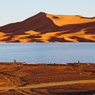 포토 JPG 해외이미지 호수 모래 파도 여행 백그라운드 오렌지 아프리카 자연 건조 따뜻함 파노라마 피곤 그림자 풍경 사람없음 빨간색 물 모래사장 햇빛 태양 노란색 사막 탐험 뜨거움 고독 모래언덕 모험가 트로피 사파리 가뭄 모로코 사하라 아랍어 해외202004 해외포토 자연요소 감정 나라 바다 컬러 컨셉 과일 날씨 촬영기법 상_우승 언덕 생태계 파일형식 이미지허브