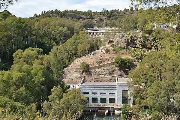 포토 JPG 해외이미지 나무 계절 공원 호수 여행 백그라운드 자연 하늘 산 풍경 사람없음 초록색 물 여름 파란색 강 반사 환경 맑음 침묵 봄 거울 흰색 시골 연못 스페인 장면 수평선 해외202004 해외포토 자연요소 식물 공공시설 유럽 컬러 날씨 소리 생태계 파일형식 이미지허브