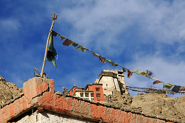 포토 JPG 해외이미지 여행 건축양식 산 사람없음 건물 마을 궁전 바위 기도 시골 깃발 역사 정상 인도인 언덕 북쪽 타운 멀리 옛날 히말라야 힌두교 해외202004 해외포토 외국인 건축물 건축 종교 고건축 동양인 돌_바위 도시 방향 파일형식 산맥 이미지허브