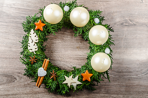 포토 JPG 해외이미지 꽃 리본 백그라운드 크리스마스 겨울 사람없음 내부 목재 장식 빨간색 초록색 빛 산타클로스 보라색 화환 장식볼 숲 12월 핸드메이드 해외202004 해외포토 나무 식물 계절 기념일 컬러 재료 날짜 파일형식 이미지허브