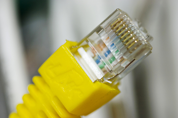 포토 JPG 해외이미지 선 인터넷 통신 사람없음 컴퓨터 노란색 디지털 장비 흰색 그물 네트워크 연결 전자 철사 랜 해외202004 해외포토 컬러 전자제품 파일형식 이미지허브