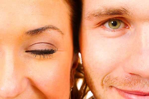 포토 JPG 해외이미지 스튜디오촬영 백인 여자 남자 얼굴 갈색머리 사람 성인 두명 가로 유행 흰배경 코 고립 나란히 스타일 해외202004 해외포토 서양인 헤어스타일 백그라운드 실내 신체부위 흰색 파일형식 이미지허브