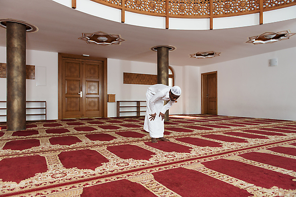 포토 JPG 해외이미지 1 전통 손 옷 남자 감정 종교 문화 아프리카 청소년 한명 사람 믿음 검은색 흰색 기도 표현 영혼 이슬람교 질문 명상 호기심 모스크 긍정 신성 숭배 신앙심 아랍어 해외202004 해외포토 나라 컬러 컨셉 신체부위 파일형식 이미지허브