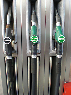 포토 JPG 해외이미지 독일 사람없음 초록색 환경 운전 에너지 역 휘발유 연료 가스 펌프 해외202004 해외포토 유럽 컬러 교통시설 모션 석유 파일형식 이미지허브