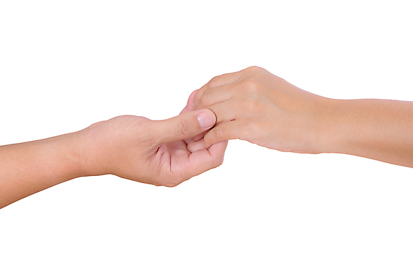 포토 JPG 해외이미지 백인 손 커플 여자 어린이 결혼 백그라운드 컨셉 2 손가락 가족 엄마 추상 주택 함께함 발렌타인데이 사랑 사람 사람없음 희망 화목 우정 터치 흰색 잡기 도움 피부 사인 커뮤니티 고립 돌봄 지원 통일 헬프 해외202004 해외포토 서양인 감정 컬러 무늬 관계 모션 데이이벤트 이벤트 건물 신체부위 친구 파일형식 이미지허브