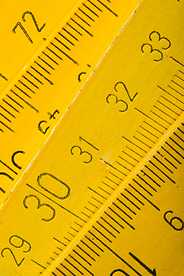 포토 JPG 해외이미지 디자인 산업 백그라운드 사람없음 목재 숫자 노란색 장비 기구 공구 업무 심볼 측정 흔적 치수 길이 계량기 인치 프로젝트 해외202004 해외포토 나무 문자 컬러 재료 도구 작업 파일형식 이미지허브