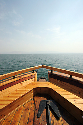 포토 JPG 해외이미지 호수 여행 자연 휴가 풍경 사람없음 물 여름 파란색 햇빛 태양 반사 평화 침묵 고요 광선 보트 중앙 휴양지 동쪽 이스라엘 팔레스타인 수평선 해외202004 해외포토 자연요소 계절 컬러 컨셉 배_교통 중동 소리 장소 방향 생태계 서아시아 파일형식 이미지허브