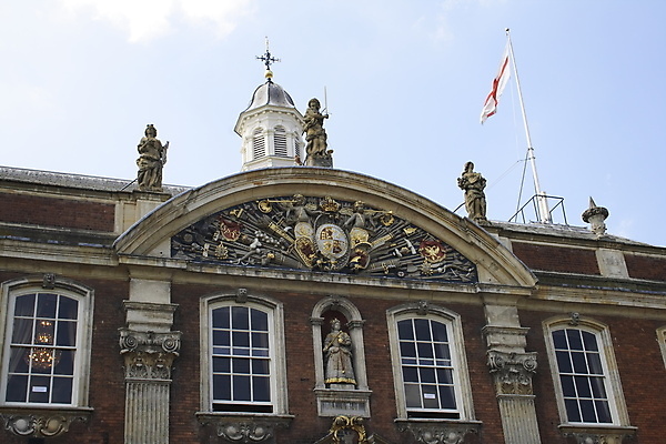 포토 JPG 해외이미지 디자인 외관 무기 벽 조각 백그라운드 건축양식 창문 하늘 벽돌 화살 주택 미술 사람없음 야외 건물 컬러풀 조각상 바위 도시 역사 재산 황금 심볼 묘사 큐피드 천연기념물 옛날 해외202004 해외포토 건축물 건축 컬러 문화예술 금융 조형물 돌_바위 파일형식 이미지허브