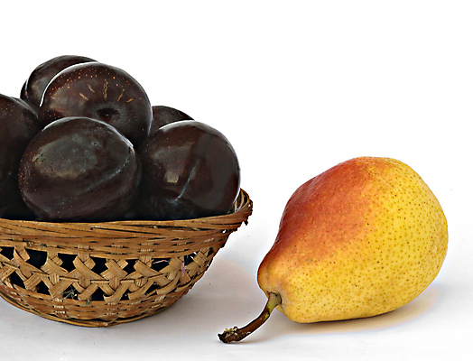 포토 JPG 해외이미지 음식 백그라운드 과일 건강 사람없음 노란색 바구니 검은색 흰색 신선 달콤 맛 자두 고립 영양분 해외202004 해외포토 컬러 컨셉 파일형식 이미지허브