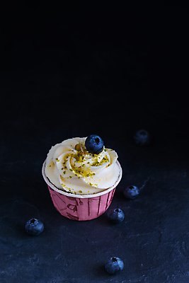 포토 JPG 해외이미지 아이콘 접시 음식 조각 불꽃 디저트 사람없음 빨간색 갈색 파티 케이크 초콜릿 얼음 빵집 흰색 축하 신선 생일 달콤 컵케이크 굽기 수집 크림 오브젝트 브런치 머핀 토핑 바닐라 반투명 숙성 페스츄리 피스타치오 해로움 핸드메이드 프로스팅 해외202004 해외포토 자연요소 식기 기념일 빵 컬러 컨셉 불 이벤트 상점 식사 견과류 맛 구이 제빵 파일형식 이미지허브