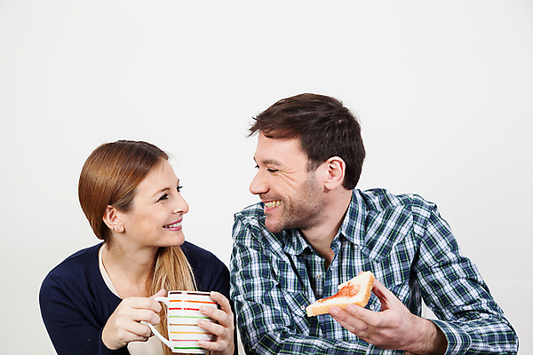 포토 JPG 해외이미지 백인 모델 커플 여자 남자 커피 음료 음식 빵 오렌지 유리 탁자 아침 함께함 건강 사랑 미소 사람 두명 가로 식사 주스 방 신선 재산 차 아침식사 시리얼 먹기 옛날 해외202004 해외포토 주간 서양인 감정 가구 컨셉 과일 관계 모션 재질 표정 금융 파일형식 이미지허브