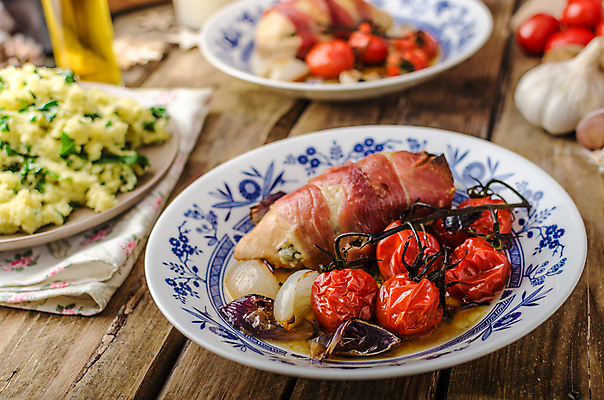 포토 JPG 해외이미지 접시 음식 토마토 포장 치즈 콩 쟁반 건강 육류 돼지고기 요리 사람없음 빨간색 초록색 식사 저녁식사 치킨 샐러드 흰색 시골 파마 체리 맛 그릴 가슴 굽기 허브 햄 베이컨 버터 점심식사 폭식 바이오 스터핑 해외202004 해외포토 식물 헤어스타일 식기 컬러 컨셉 채소 과일 식재료 주방용품 유제품 곡류 신체부위 구이 닭고기요리 파일형식 이미지허브