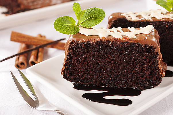 포토 JPG 해외이미지 접시 음식 조각 백그라운드 포크 과일 디저트 기념 사랑 사람없음 장식 갈색 케이크 식당 초콜릿 빵집 흰색 축하 생일 달콤 커피잔 설탕 크림 코코아 무스 브라우니 프로스팅 해외202004 해외포토 식기 기념일 감정 커피 음료 컬러 컨셉 잔 상점 맛 제빵 파일형식 이미지허브