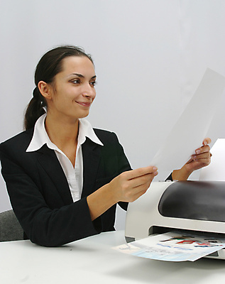 포토 JPG 해외이미지 백인 직업 학생 손 여자 종이 노동자 한명 사람 사무실 환경 기계 장비 흰색 업무 인쇄 종업원 손목시계 책상 비서 팩스 곱셈 인턴 하드웨어 해외202004 해외포토 서양인 1 시계 컬러 가구 비즈니스 장신구 신체부위 컴퓨터 사무용품 작업 수학 파일형식 이미지허브