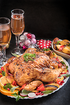 포토 JPG 해외이미지 접시 음료 크리스마스 사람없음 와인 저녁식사 치킨 추수감사절 칠면조 해외202004 해외포토 식기 기념일 기독교 조류 주류 식사 닭고기요리 파일형식 이미지허브