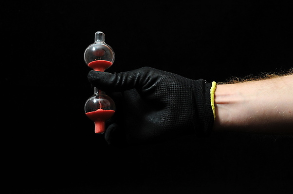 포토 JPG 해외이미지 손 시계 백그라운드 컨셉 비즈니스 아침 사람 사람없음 검은색 흰색 침대 시간 잠 업무 비즈니스맨 손목 손목시계 공포 팔 올가미 타이머 고립 마감 분 초시계 카운트다운 해외202004 해외포토 주간 남자 컬러 가구 장신구 신체부위 작업 직장인 파일형식 이미지허브