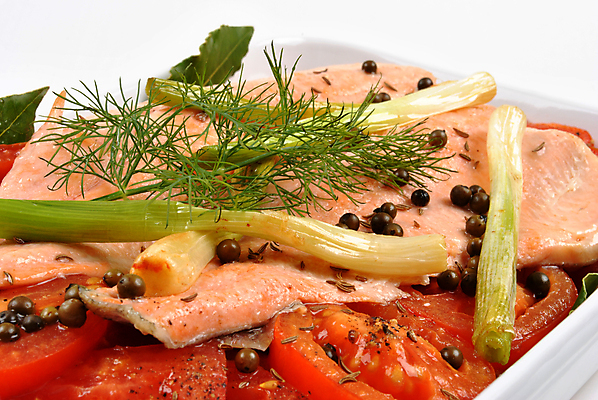 포토 JPG 해외이미지 전통 음식 다이어트 토마토 채소 건강 어류 요리 사람없음 저녁식사 신선 맛 먹기 만족 유기농 송어 해외202004 해외포토 웰빙 감정 컨셉 모션 식사 수중동물 파일형식 이미지허브