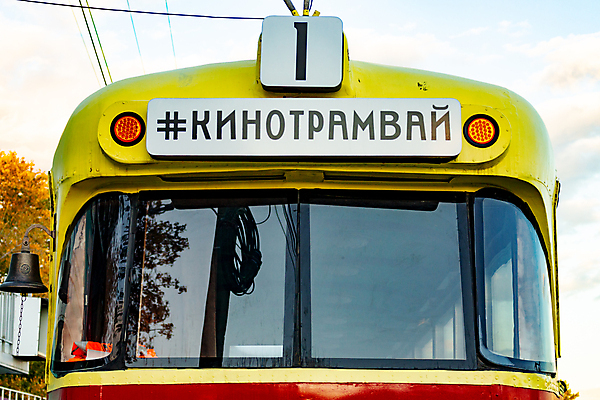 포토 JPG 해외이미지 문화 여행 의자 오렌지 하늘 거리 사람 이벤트 사람없음 야외 건물 여름 파란색 스크린 축제 운전 프랑스 도시 오픈 역 영화관 극장 필름 영화 정사각형 러시아 전차 지역 멀리 영사기 동쪽 일반 천연기념물 러시아인 선로 해외202004 해외포토 도형 서양인 건축물 계절 유럽 육상교통 컬러 가구 과일 교통시설 모션 문화예술 대중교통 방향 파일형식 이미지허브