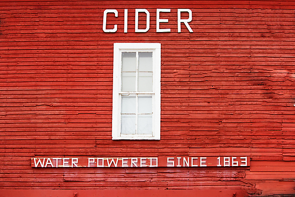 포토 JPG 해외이미지 외관 벽 사람없음 빨간색 물 힘 에너지 수확 바퀴 사과 방앗간 외양간 해외202004 해외포토 자연요소 컬러 농업 과일 파일형식 이미지허브
