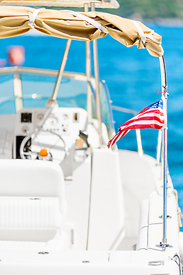 포토 JPG 해외이미지 스포츠 바다 여행 요트 교통시설 성공 휴가 항해 사람없음 물 여름 파란색 미국 장비 흰색 깃발 만 보트 재산 고급 크루즈 오브젝트 함선 모터보트 모터 범퍼 해외202004 해외포토 자연요소 계절 컬러 교통 컨셉 북아메리카 배_교통 금융 시설 파일형식 이미지허브