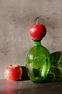 포토 JPG 해외이미지 음식 백그라운드 농업 과일 가족 자연 유리 건강 그림자 사람없음 목재 장식 빨간색 초록색 여름 빛 검은색 어둠 수확 신선 사과 오브젝트 유기농 복고 내추럴 옛날 정물화 해외202004 해외포토 나무 웰빙 계절 산업 컬러 재료 관계 재질 그림 생태계 파일형식 이미지허브