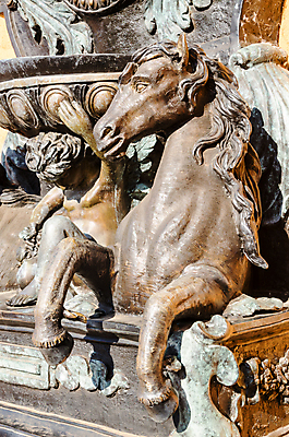 포토 JPG 해외이미지 동물 전통 유럽 문화 얼굴 조각 백그라운드 미술 사람없음 야외 옆모습 조각상 머리 금속 검은색 힘 이탈리아 수확 골동품 흰색 오픈 승차 로마 철 심볼 청동 목각 공평 천연기념물 옛날 해외202004 해외포토 나라 뷰포인트 컬러 농업 모션 재질 문화예술 신체부위 조형물 파일형식 이미지허브