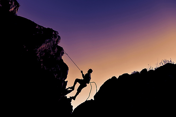 포토 JPG 해외이미지 전신 실루엣 스포츠 한명 사람 야외 절벽 오르기 클라이밍 해외202004 해외포토 1 모션 촬영기법 등반 파일형식 이미지허브