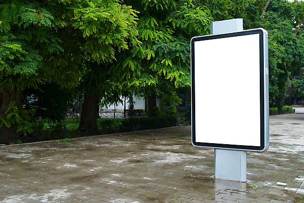 포토 JPG 해외이미지 배너 도로 백그라운드 거리 광고판 사람없음 야외 초록색 공백 흰색 표지판 판넬 상업 마케팅 카피스페이스 해외202004 해외포토 길 컬러 교통시설 알림판 판 파일형식 이미지허브