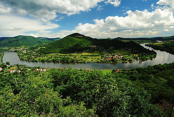 포토 JPG 해외이미지 공원 유럽 여행 자연 하늘 풍경 사람없음 야외 여름 강 숲 체코 해외202004 해외포토 계절 공공시설 나라 생태계 파일형식 이미지허브