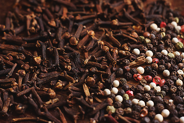 포토 JPG 해외이미지 아시아 음식 재료 건조 요리 씨앗 사람없음 목재 빨간색 초록색 컬러풀 장미 갈색 주방 검은색 어둠 수확 껍질 흰색 양념 조미료 닫기 맛 인도인 허브 향신료 부식 유기농 질감 매움 향기 향 레시피 후추 모음 해외포토 외국인 나무 식물 웰빙 꽃 나라 컬러 컨셉 농업 모션 동양인 한글 냄새 향미료 파일형식 이미지허브