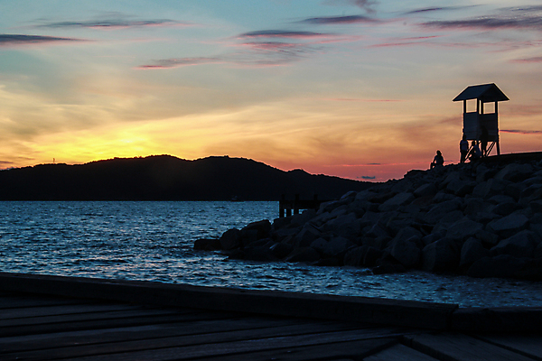 포토 JPG 해외이미지 구름 실루엣 아시아 호수 바다 여행 백그라운드 오렌지 태국 자연 하늘 아침 휴가 산 풍경 사람없음 야외 물 여름 파란색 빛 강 컬러풀 햇빛 태양 반사 노란색 일출 황혼 일몰 새벽 저녁 장면 내추럴 수평선 해외포토 주간 자연요소 계절 나라 컬러 과일 촬영기법 노을 야간 생태계 파일형식 이미지허브